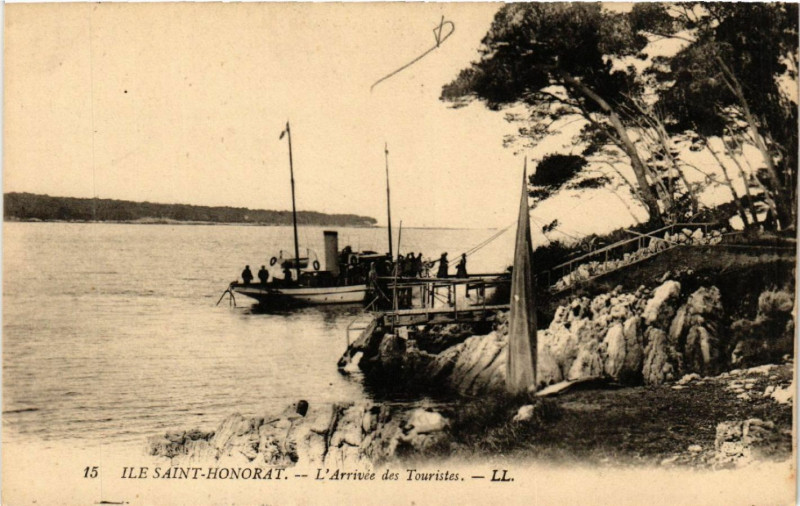 Carte postale ancienne Ile Saint-Honorat - L'Arrivée des Touristes