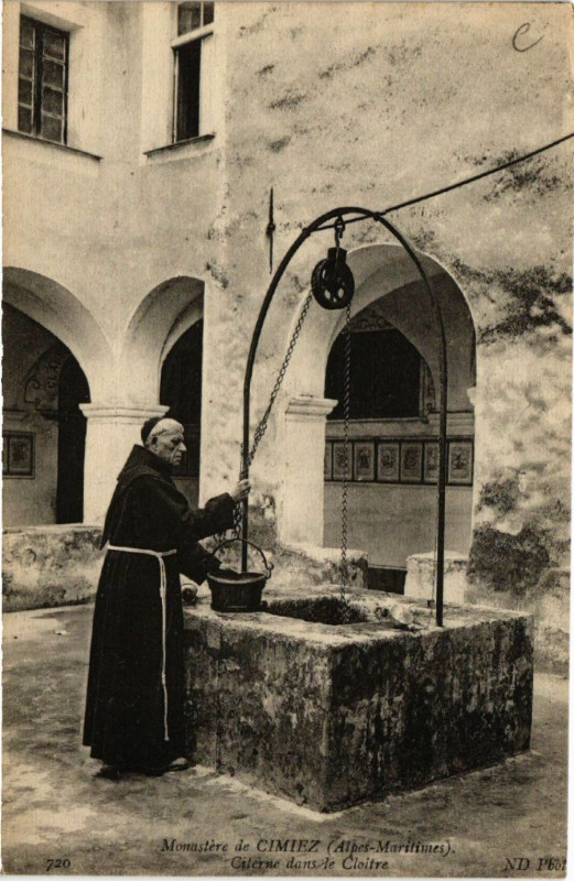Carte postale ancienne Monastiére de Cimiez - Ceterne dans le Cloitre