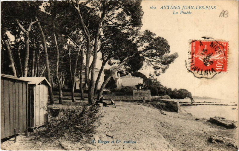 Carte postale ancienne Antibes Juan-les-Pins - La Pinéde à Antibes