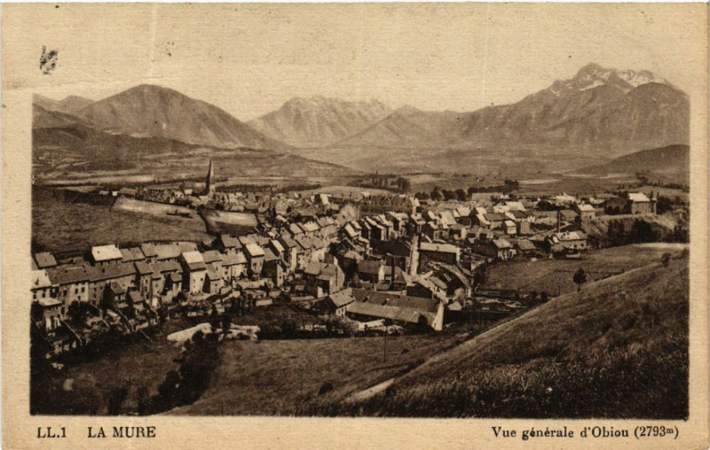 Carte postale ancienne La Mure - Vue generale d'Obiou (2793 m) à La Mure