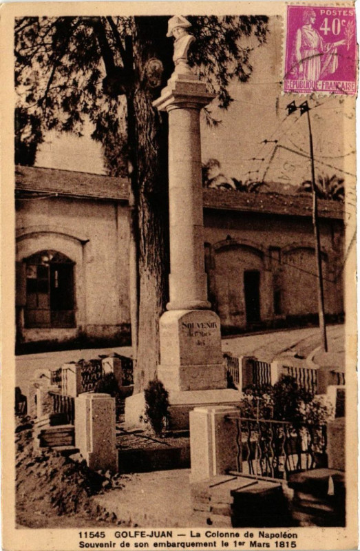 Carte postale ancienne Golfe-Juan - La Colonne de Napoléon - Souvnir de son embarquement .