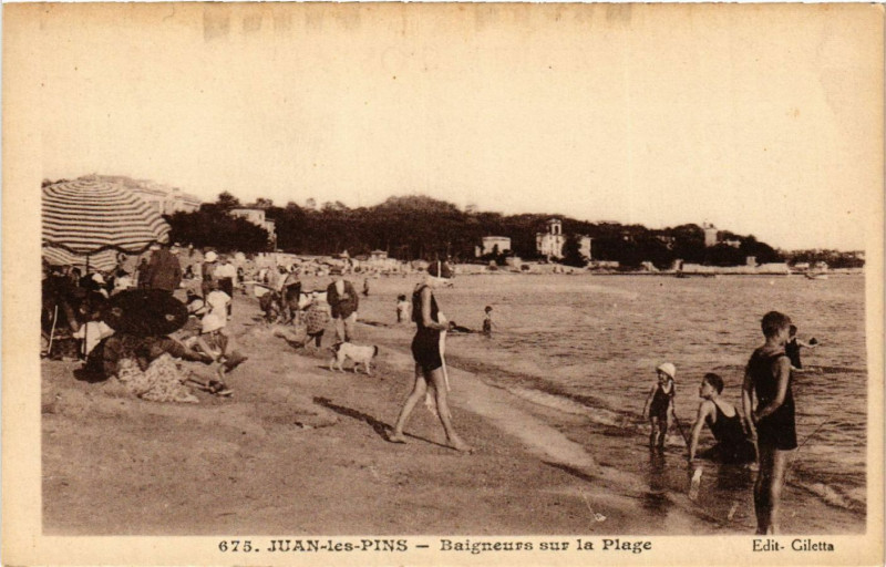 Carte postale ancienne Juan-les-Pins - Baigneurs sur la Plage