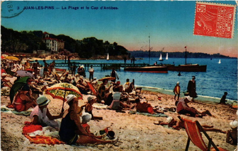 Carte postale ancienne Juan-les-Pins - La Plage et le Cap d'Antibes à Antibes