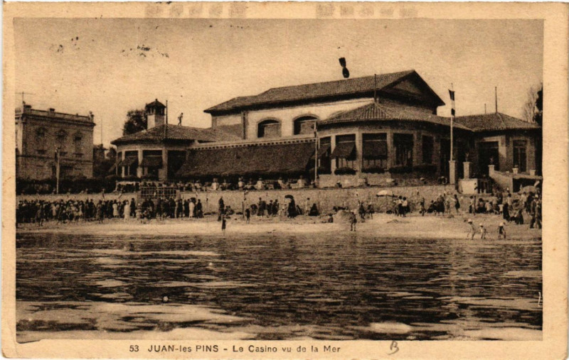 Carte postale ancienne Juan-les-Pins - Le Casino vu de la Mer