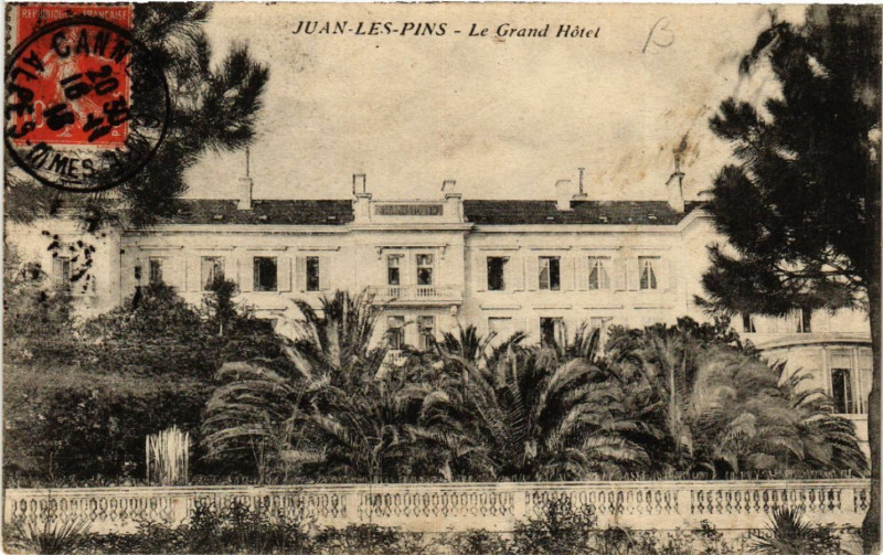 Carte postale ancienne Juan-les-Pins - Le Grand Hotel