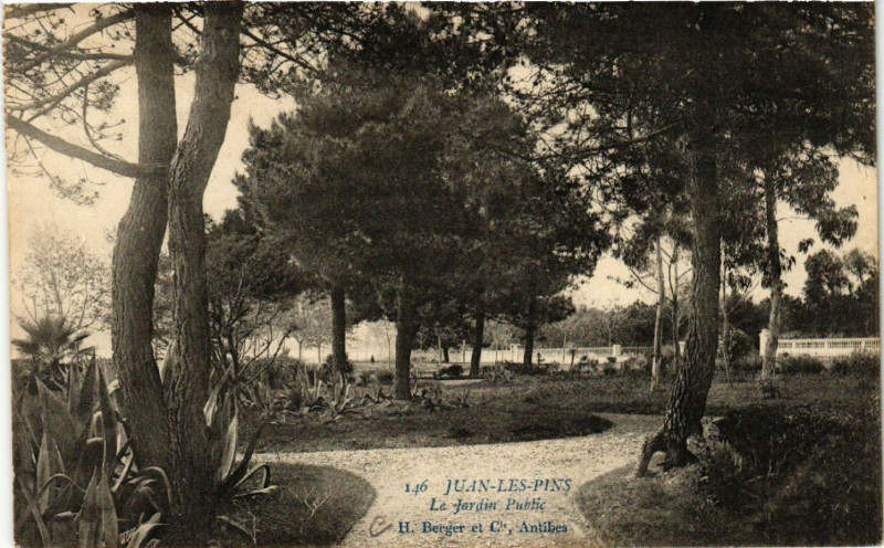 Carte postale ancienne Juan-les-Pins - Le Jardin Public