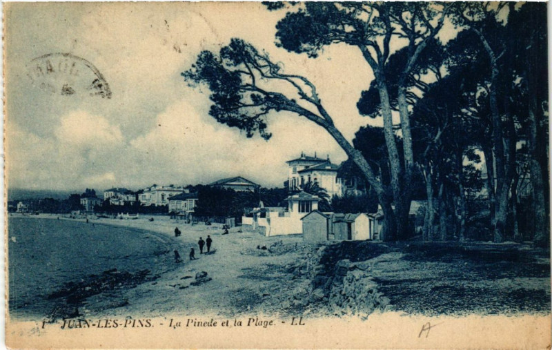 Carte postale ancienne Juan-les-Pins - Le Pinéde et la Plage