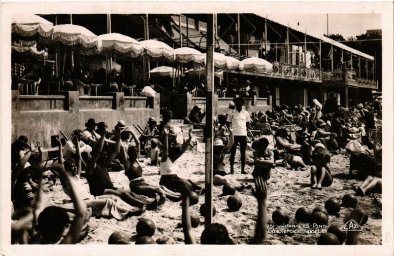 Carte postale ancienne Juan-les-Pins - Un exercice sporki