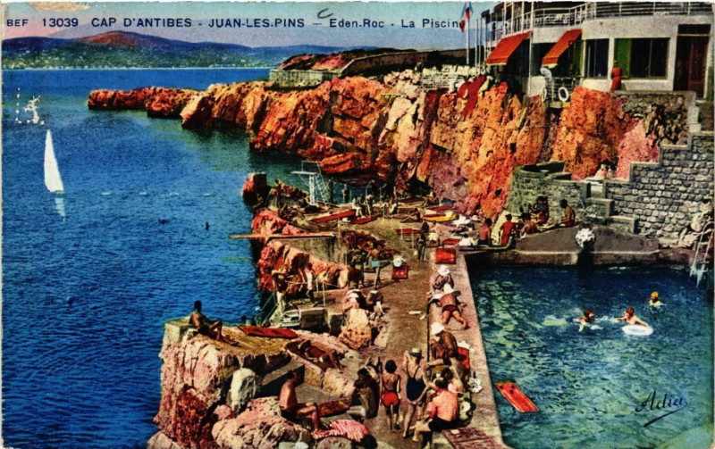Carte postale ancienne Cap d'Antibes - Juan-les-Pins - Eden Roc - La Piscine à Antibes