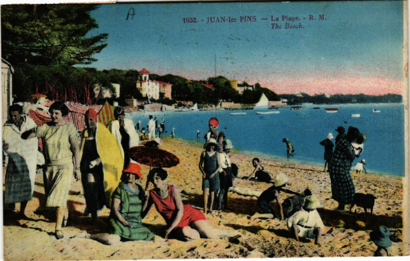 Carte postale ancienne Juan-les-Pins - La Plage - The Beach