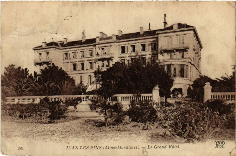 Carte postale ancienne Juan-les-Pins - Le Grand Hotel