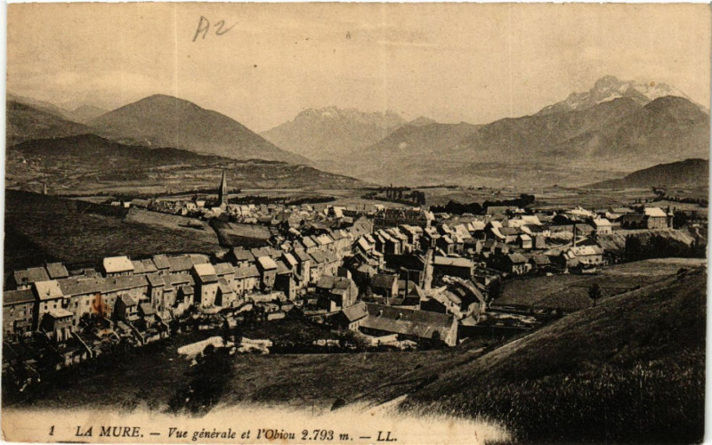 Carte postale ancienne La Mure - Vue generale et l'Obiou 2793 m ) à La Mure