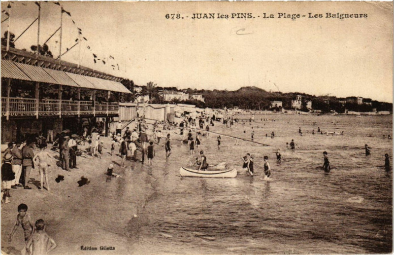Carte postale ancienne Juan-les-Pins - La Plage - Les Baigneurs