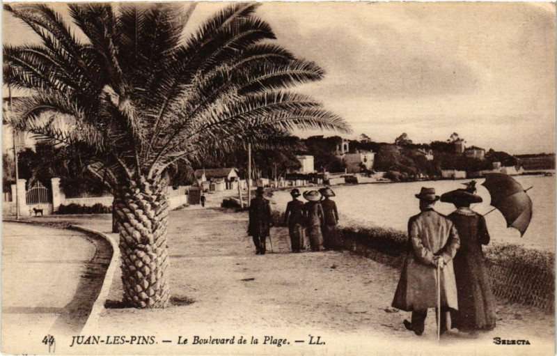 Carte postale ancienne Juan-les-Pins - Le Boulevard de la Plage