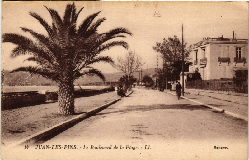 Carte postale ancienne Juan-les-Pins - Le Boulevard de la Plage