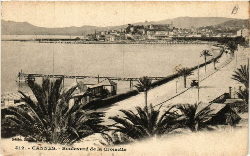 Carte postale ancienne Cannes - Boulevard de la Croisette à Cannes