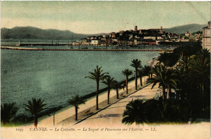 Carte postale ancienne Cannes - La Croisette - Le Suquet et Panorama sur l'Esterel à Cannes