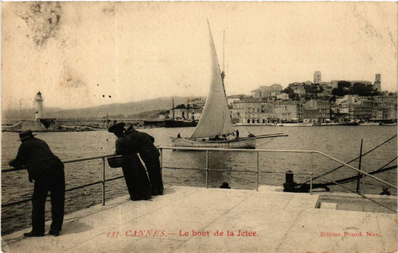 Carte postale ancienne Cannes - Le bout de la Jetée à Cannes