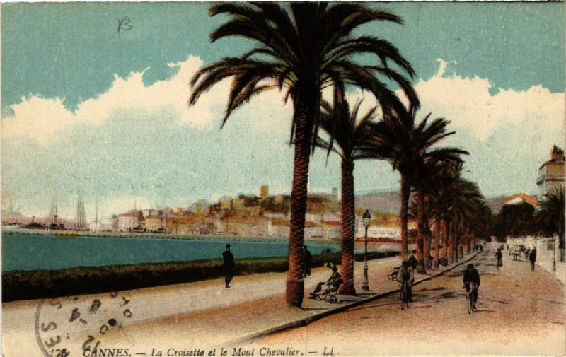Carte postale ancienne Cannes - La Croisette et le Mont Chevalier à Cannes