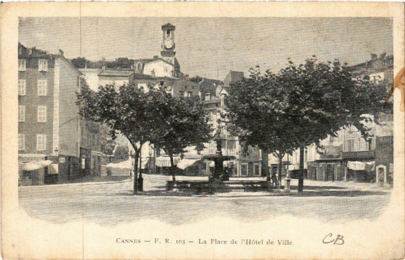 Carte postale ancienne Cannes - La Place de l'Hotel de Ville à Cannes