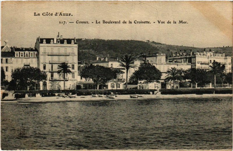 Carte postale ancienne Cannes - Le Boulevard de la Croisette - Vue de la Mer à Cannes