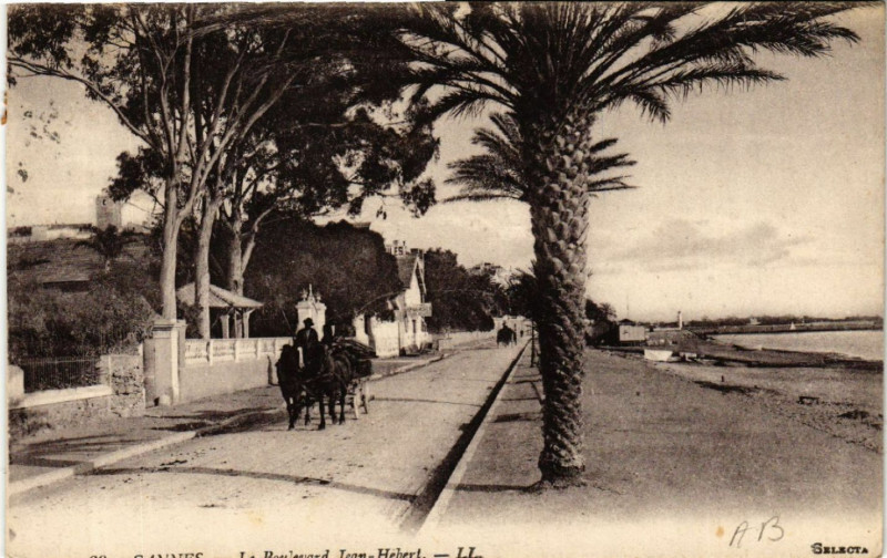 Carte postale ancienne Cannes - Le Boulevard Jean-Hebert à Cannes