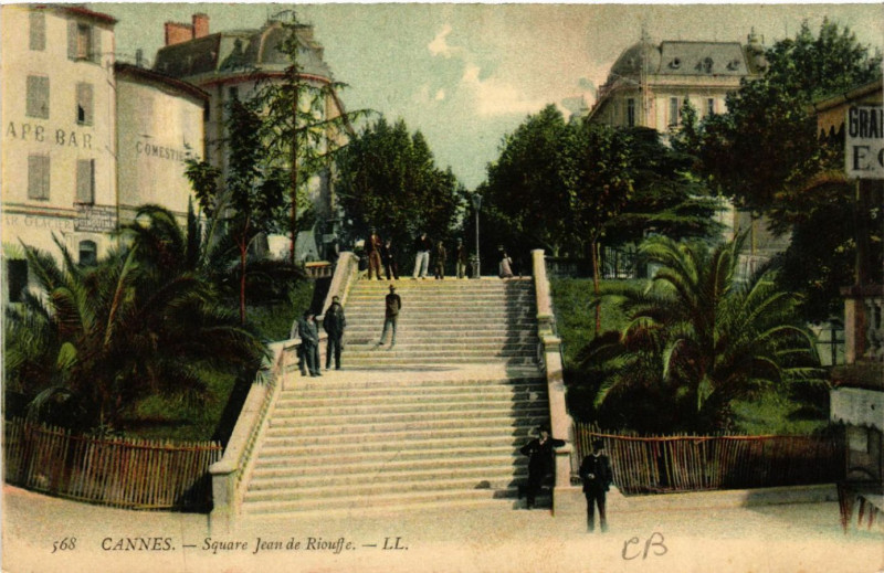 Carte postale ancienne Cannes - Square Jean de Riouffe à Cannes