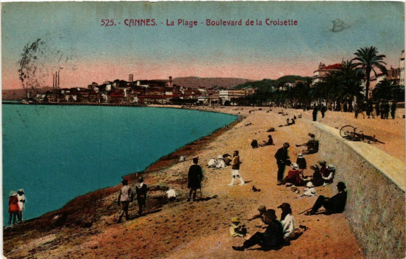 Carte postale ancienne Cannes - La Plage - Boulevard de la Croisette à Cannes