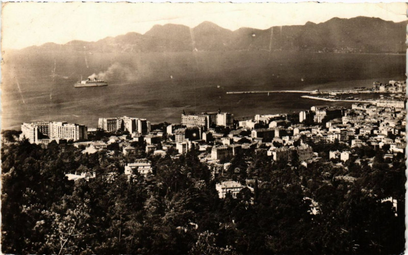 Carte postale ancienne Cannes - Vue générale Super- Cannes à Cannes