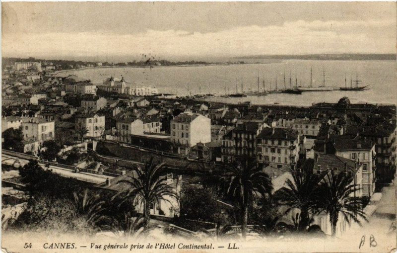 Carte postale ancienne Cannes - Vue générale de l'Hotel Continental à Cannes