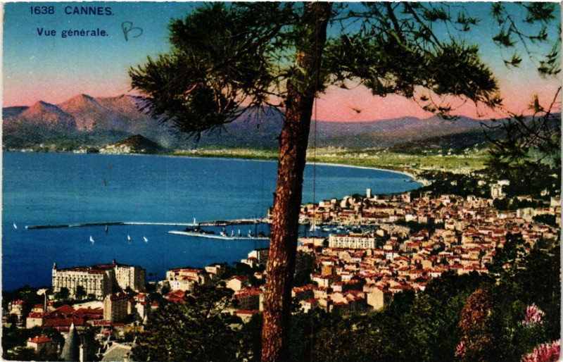 Carte postale ancienne Cannes - Vue générale à Cannes