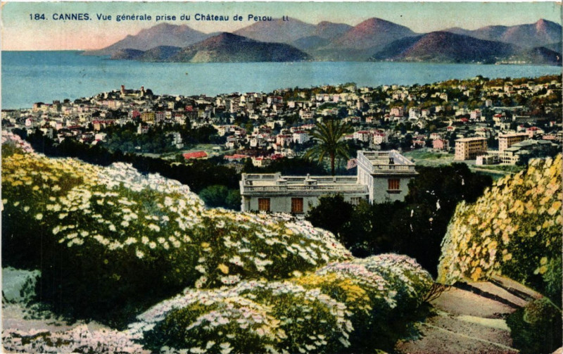 Carte postale ancienne Cannes - Vue générale prise du Chateau de Perou à Cannes