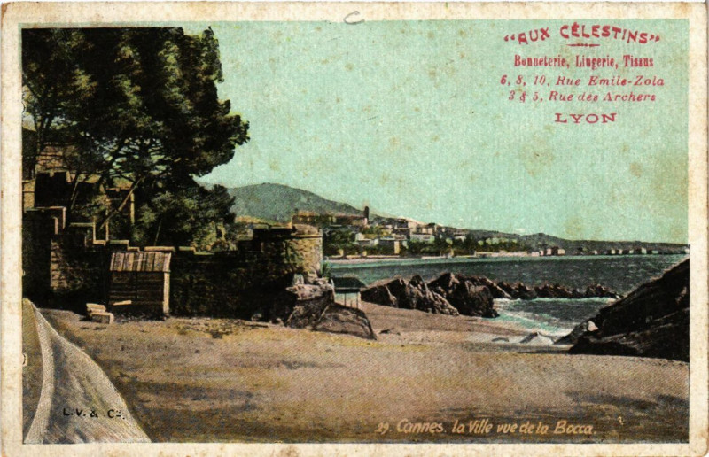 Carte postale ancienne Cannes la Ville vue de La Bocca à Cannes