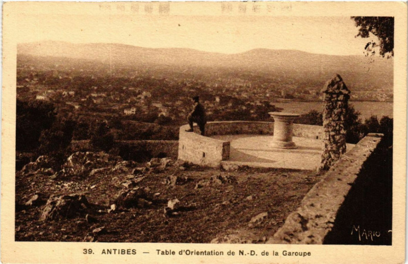 Carte postale ancienne Antibes - Table d'Orientation de N D. de la Garoupe à Antibes