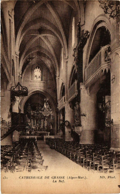 Carte postale ancienne Cathedrale de Grasse - La Nef à Grasse