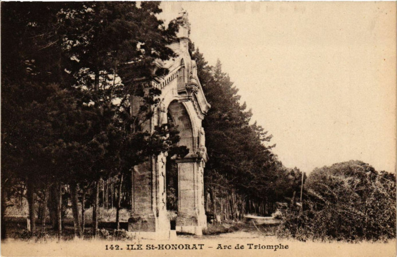 Carte postale ancienne Ile Saint-Honorat - Arc de Triomphe