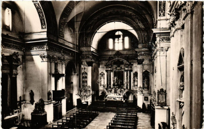 Carte postale ancienne L'Escarene )A.M) - Intérieur de l'Eglise à L'Escarène
