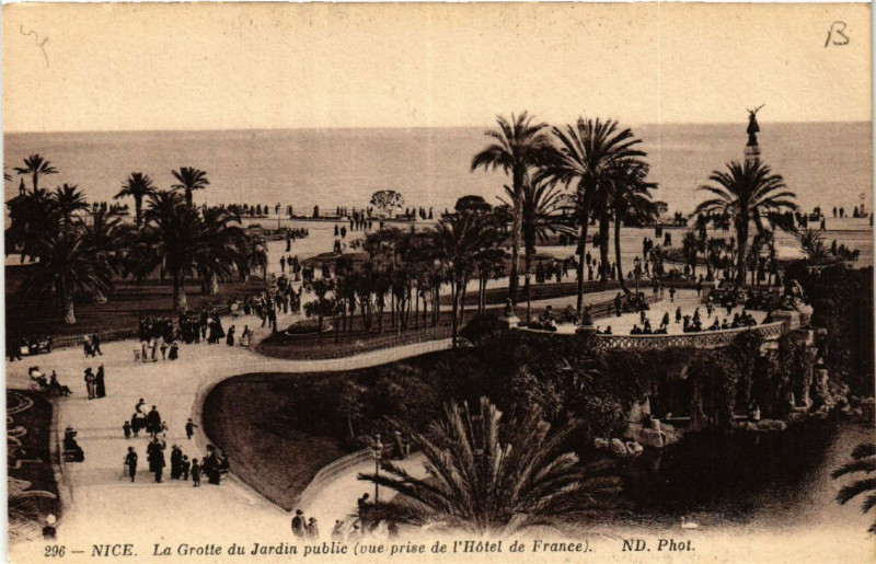 Carte postale ancienne Nice - La Grotte du Jardin public (vue prise de l'Hotel de France) à Nice