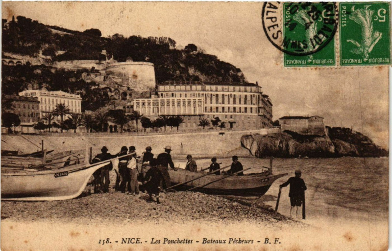 Carte postale ancienne Nice - Les Ponchettes - Bateaux Pécheurs à Nice