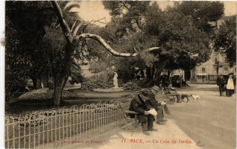 Carte postale ancienne Nice - Un Coin du Jardin à Nice