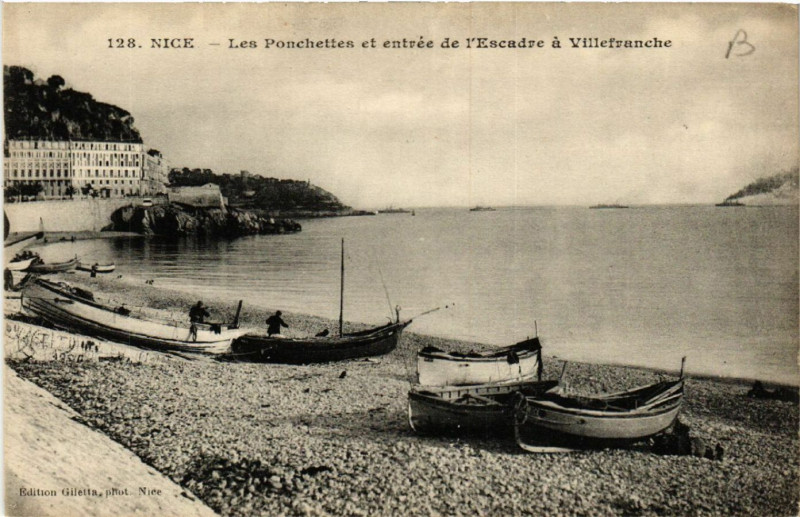 Carte postale ancienne Nice - Les Ponchettes et entrée de l'Escadre a Villefranche à Nice
