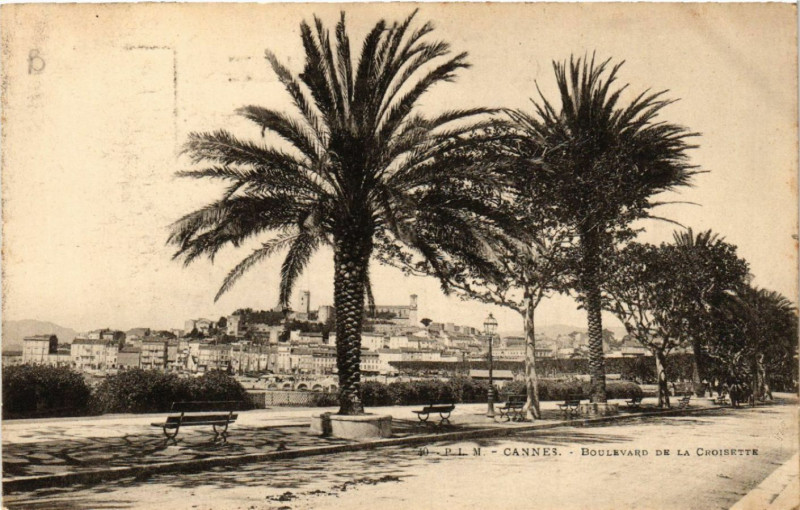 Carte postale ancienne Cannes - Boulevard de la Croisette à Cannes