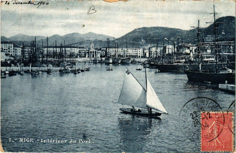 Carte postale ancienne Nice - Intérieur du Port à Nice