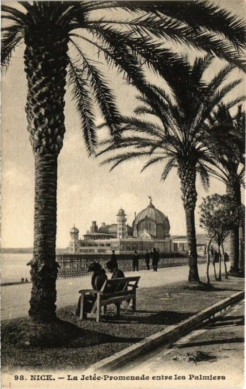 Carte postale ancienne Nice - La Jetée Promenade entre les Palmiers à Nice