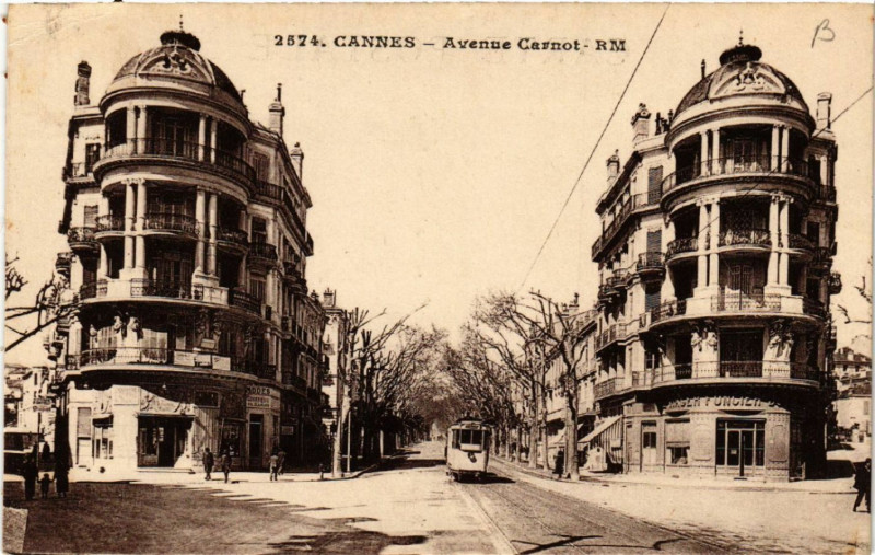 Carte postale ancienne Cannes - Avenue Carnot à Cannes