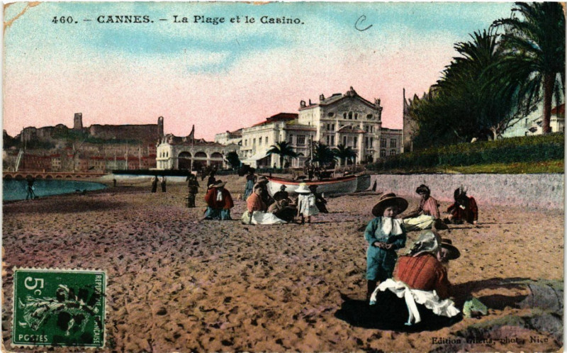 Carte postale ancienne Cannes - La Plage et le Casino à Cannes