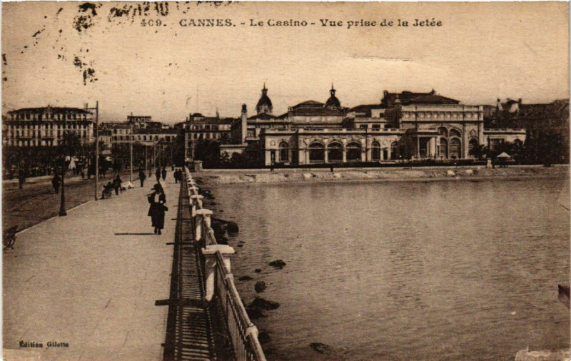 Carte postale ancienne Cannes - Le Casino - Vue prise de la Jetée à Cannes