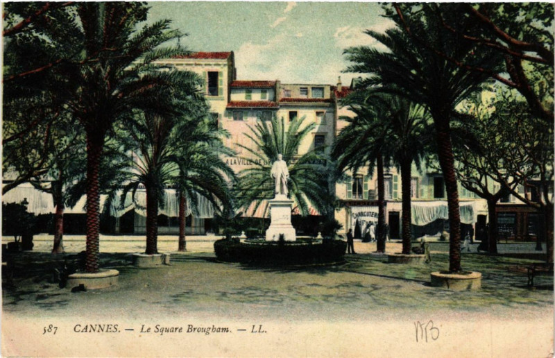 Carte postale ancienne Cannes - Le Square Brougham à Cannes