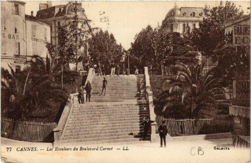 Carte postale ancienne Cannes - Les Escaliers du Boulevard Carnot à Cannes