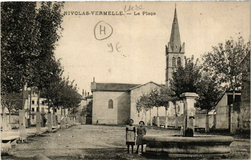 Carte postale ancienne La Place à Nivolas-Vermelle